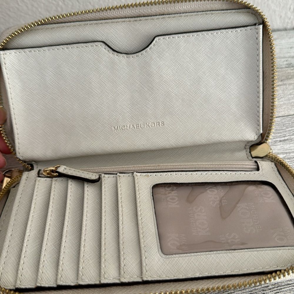 Michael Kors Cream and Tan Signature Satchel - Picture 17 of 17